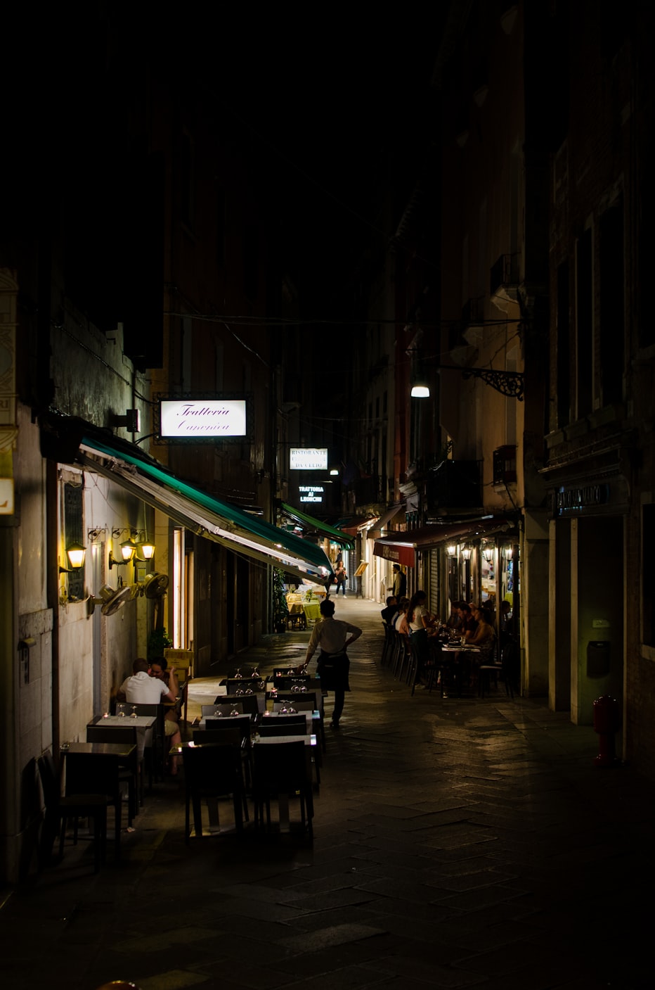 夜色迷离，揭开未知神秘面纱的最新章节探索