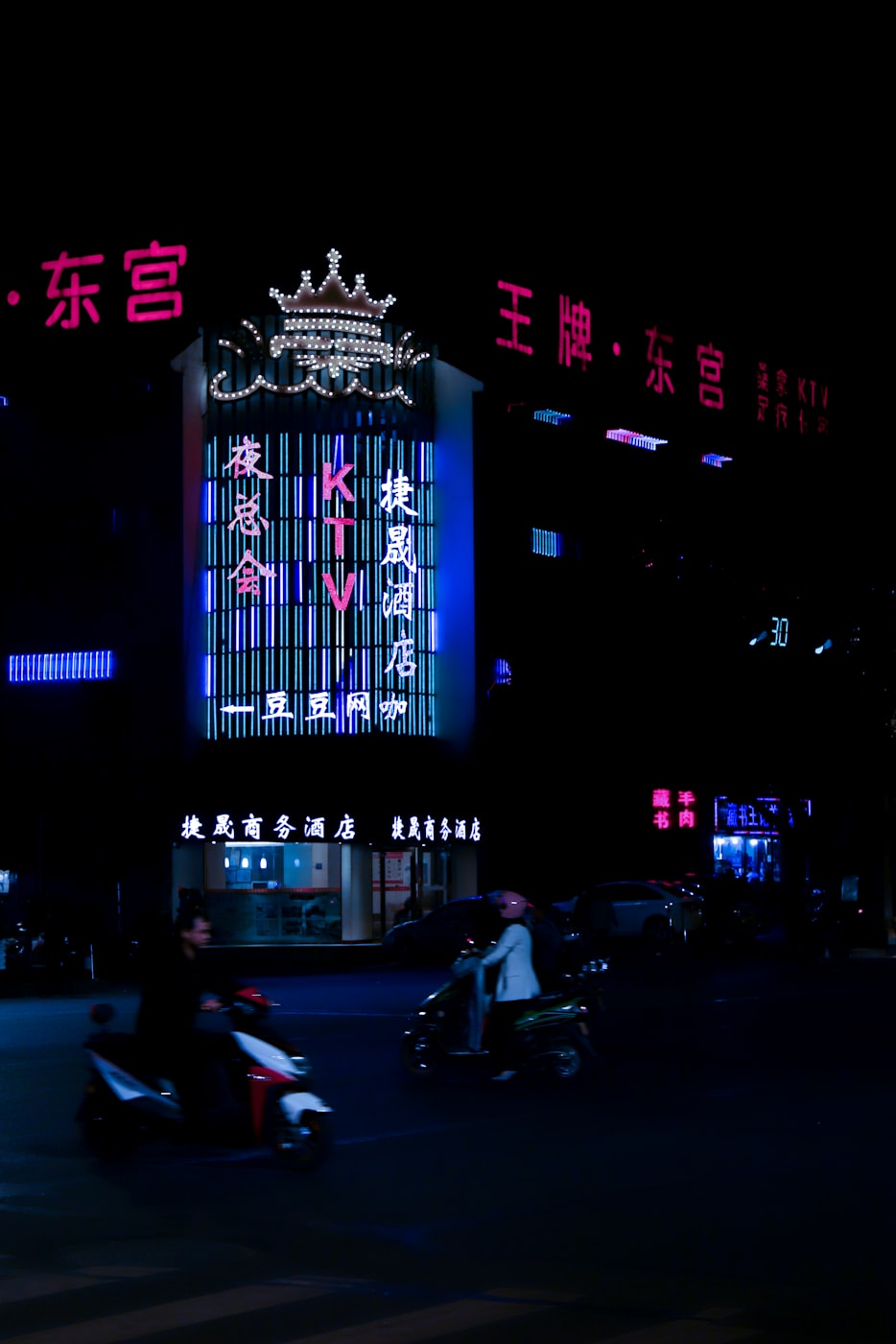 舞台之光,点灯人与演员的故事