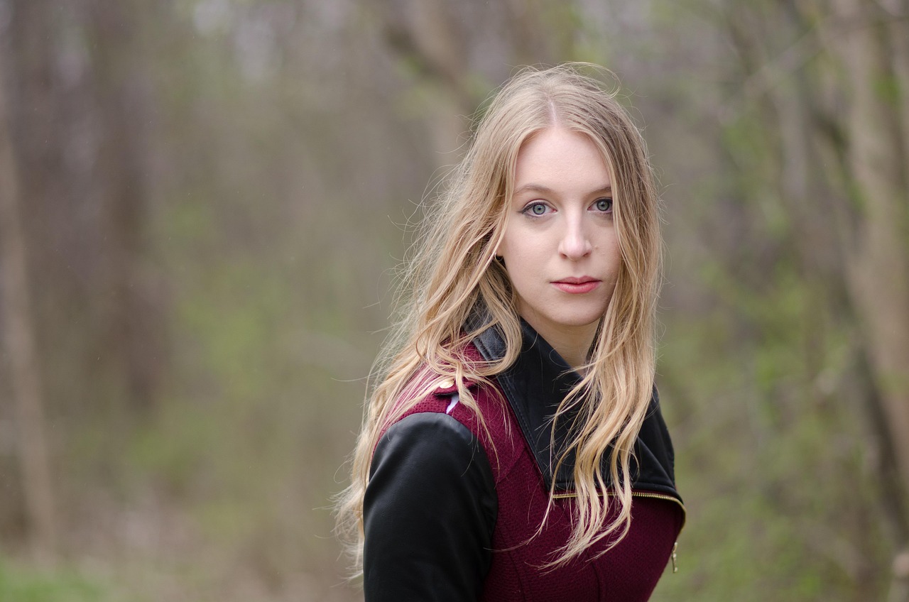 羊毛卷明星引领时尚潮流的潮流发式风采