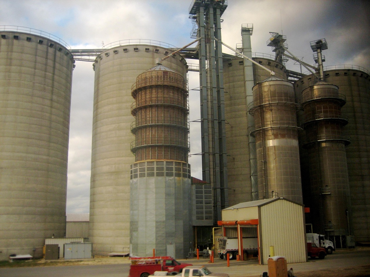 最新塔吊款式,革新建筑工艺的卓越代表亮相!