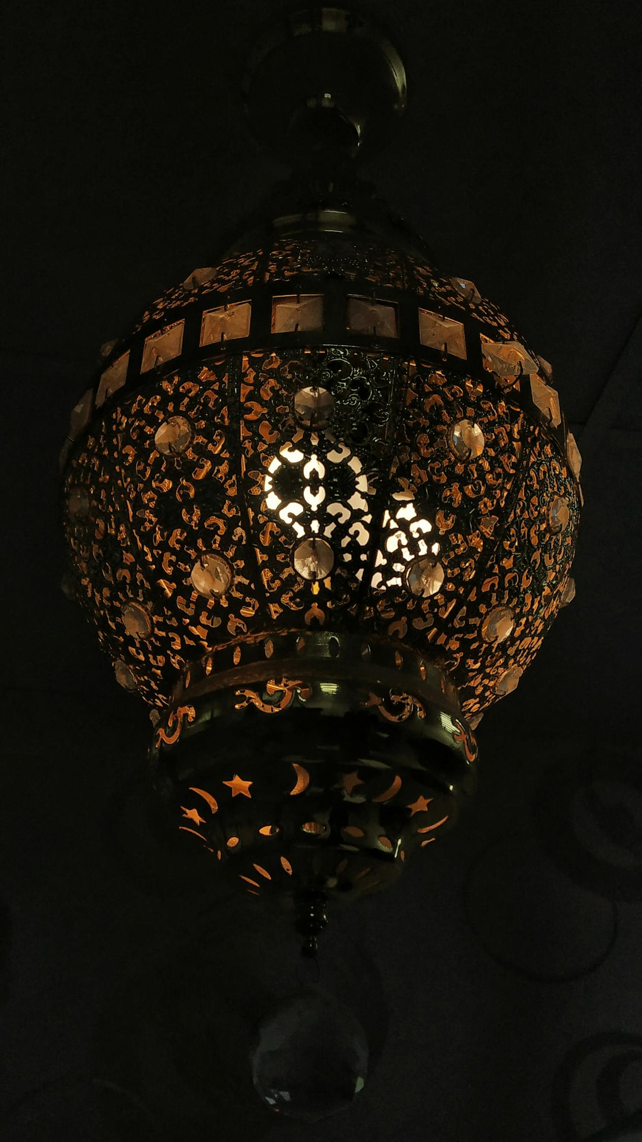 最新时尚灯具推荐,点亮居家美学的必备之选