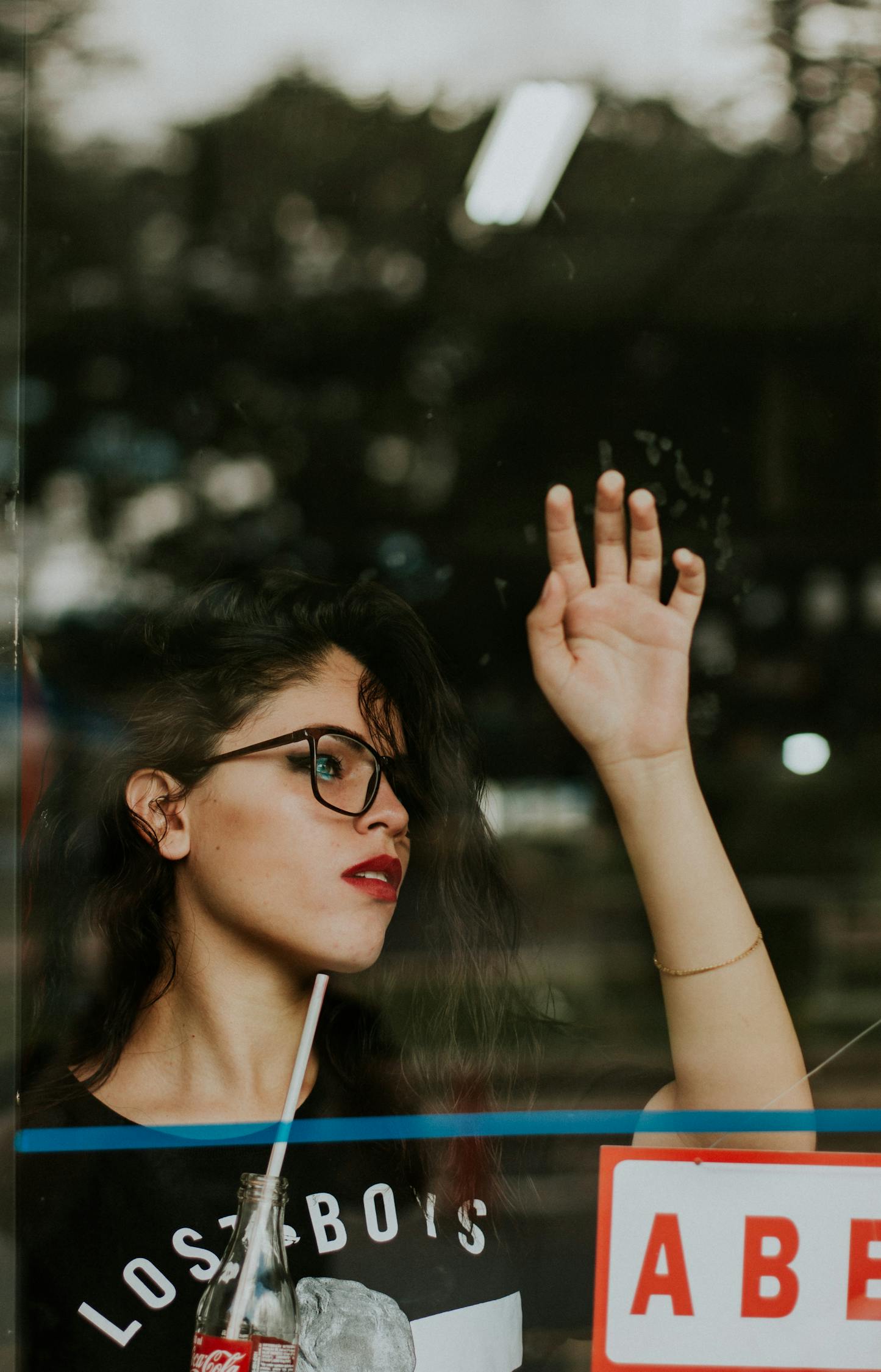 韩国女演员自杀背后的故事与深度思考