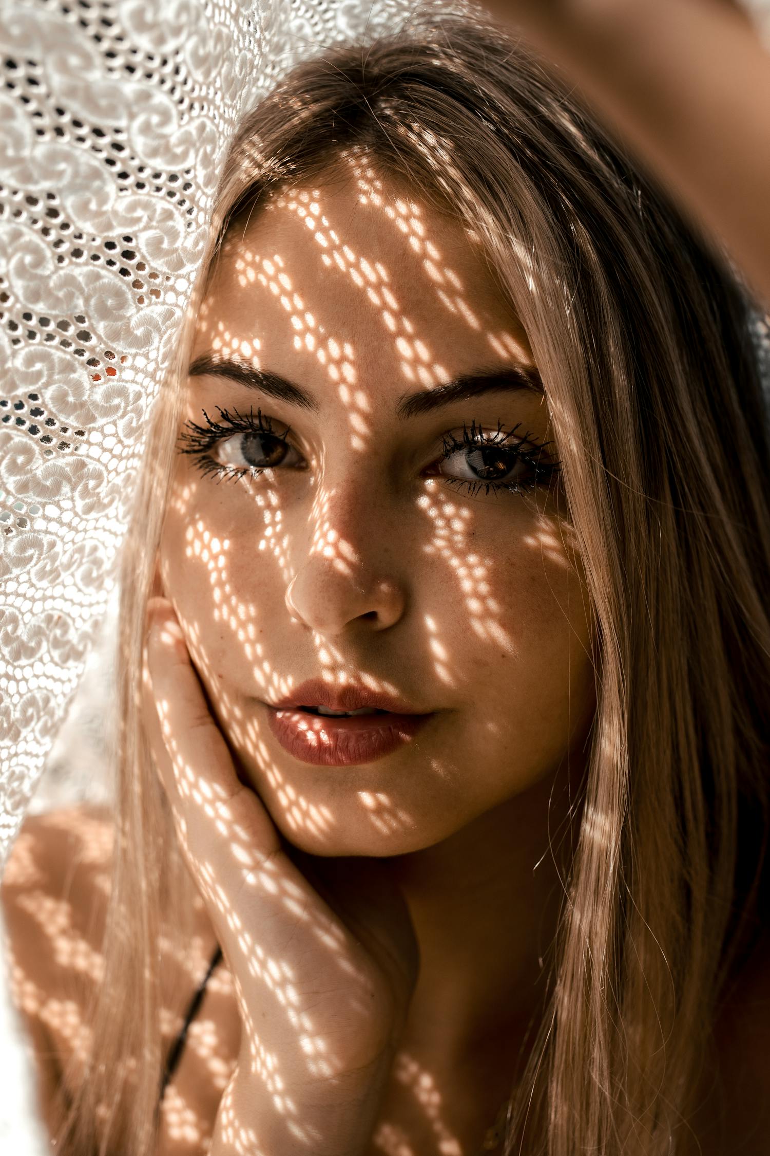 轻松掌握明星丸子头扎法,时尚造型技巧大揭秘!