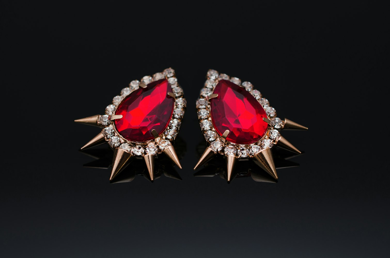 雅戈尔引领时尚潮流,深化品牌建设——最新动态速递