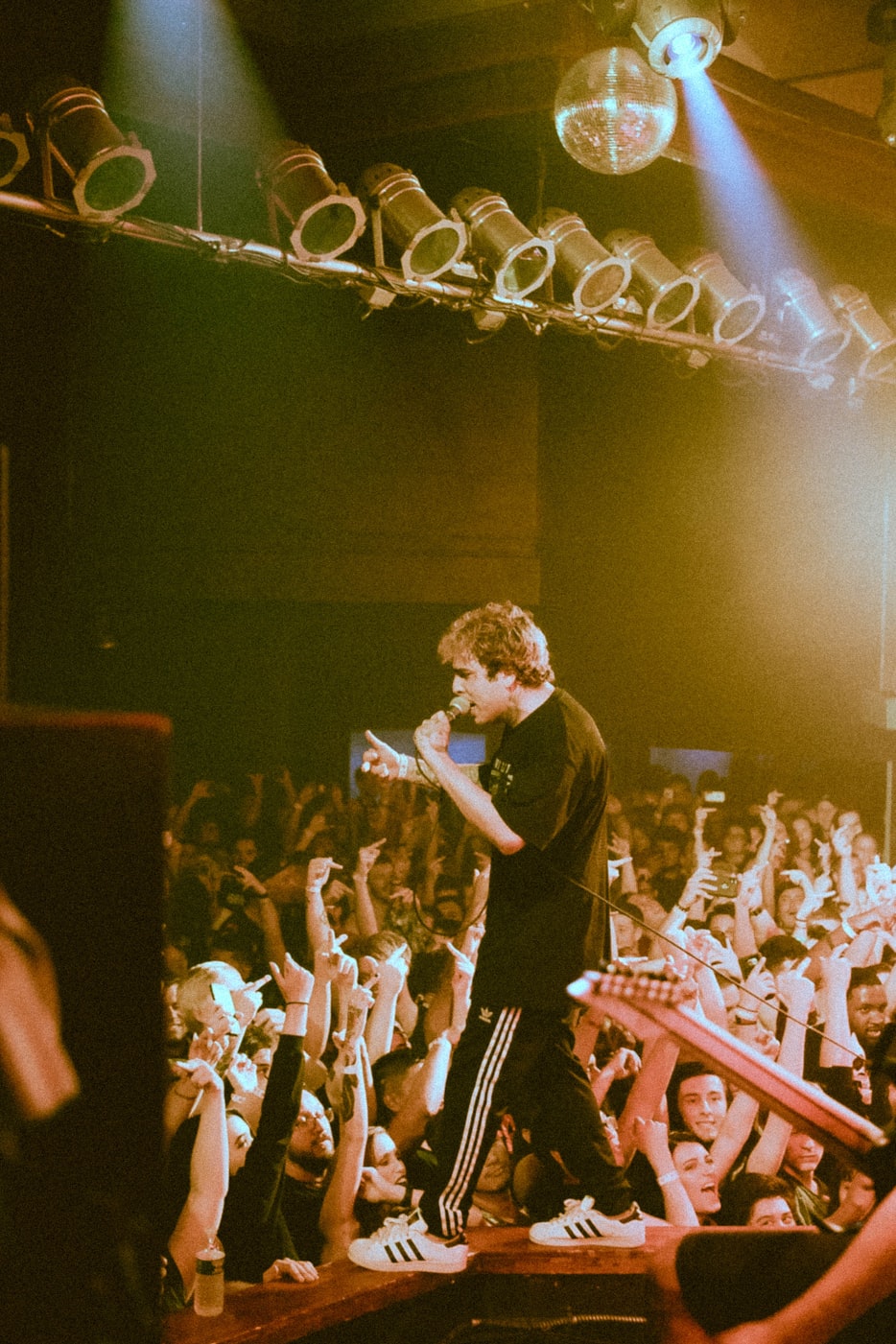 音乐才子才女,明星与乐器的完美融合演艺之旅