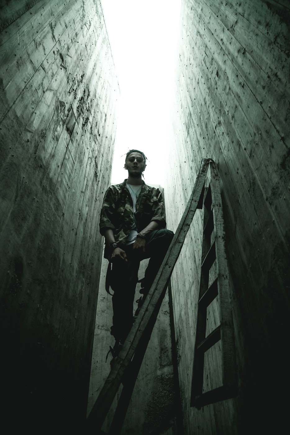 荒岛生存电影的生存挑战与道路探索