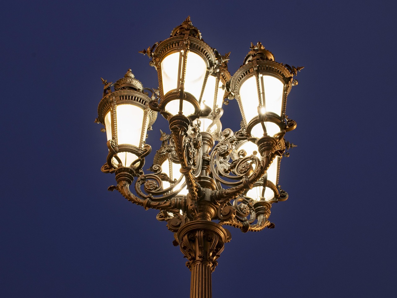 最新灯具设计,塑造现代生活空间的照明艺术之美