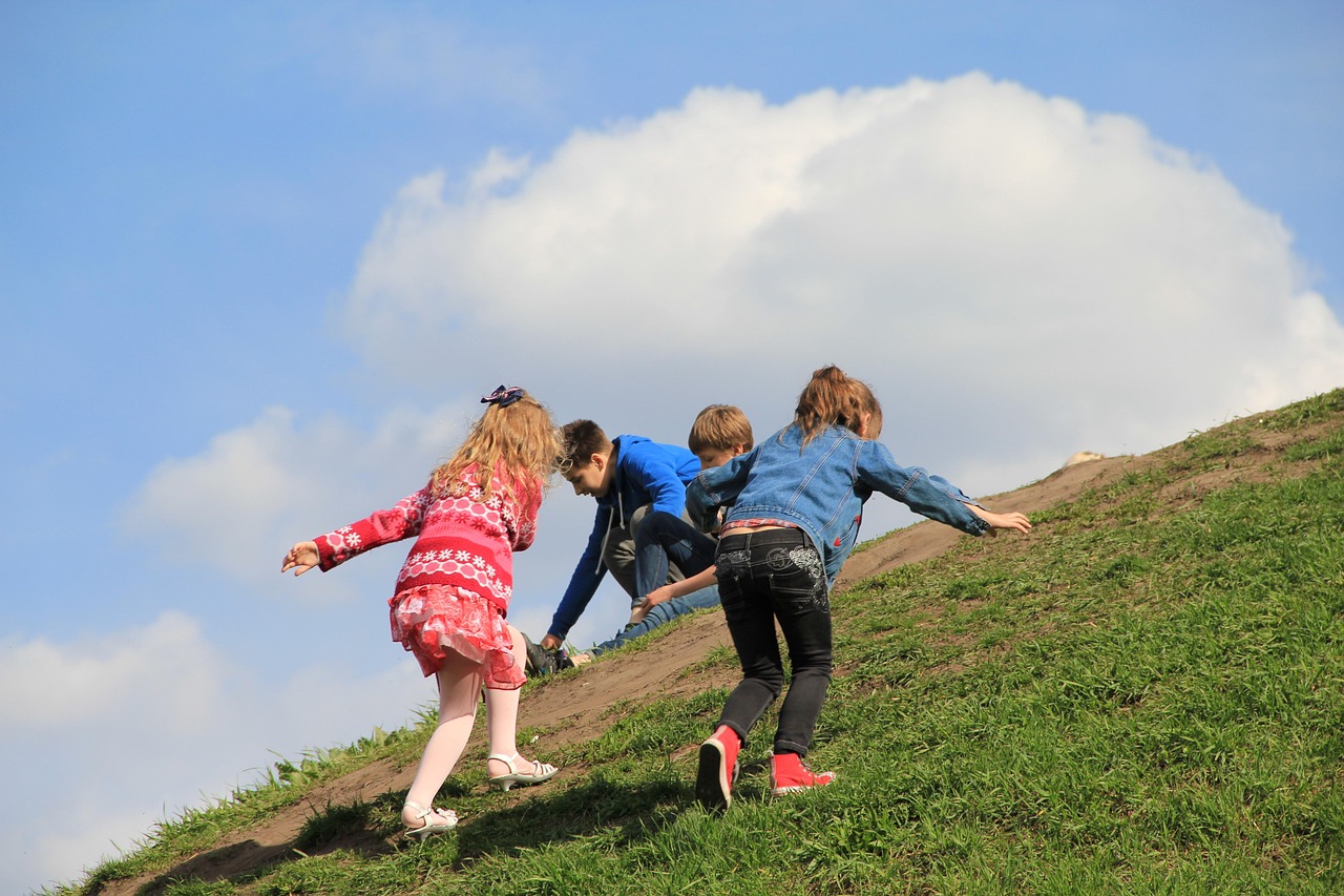 小淘气电影，童年乐趣与成长之路的展现