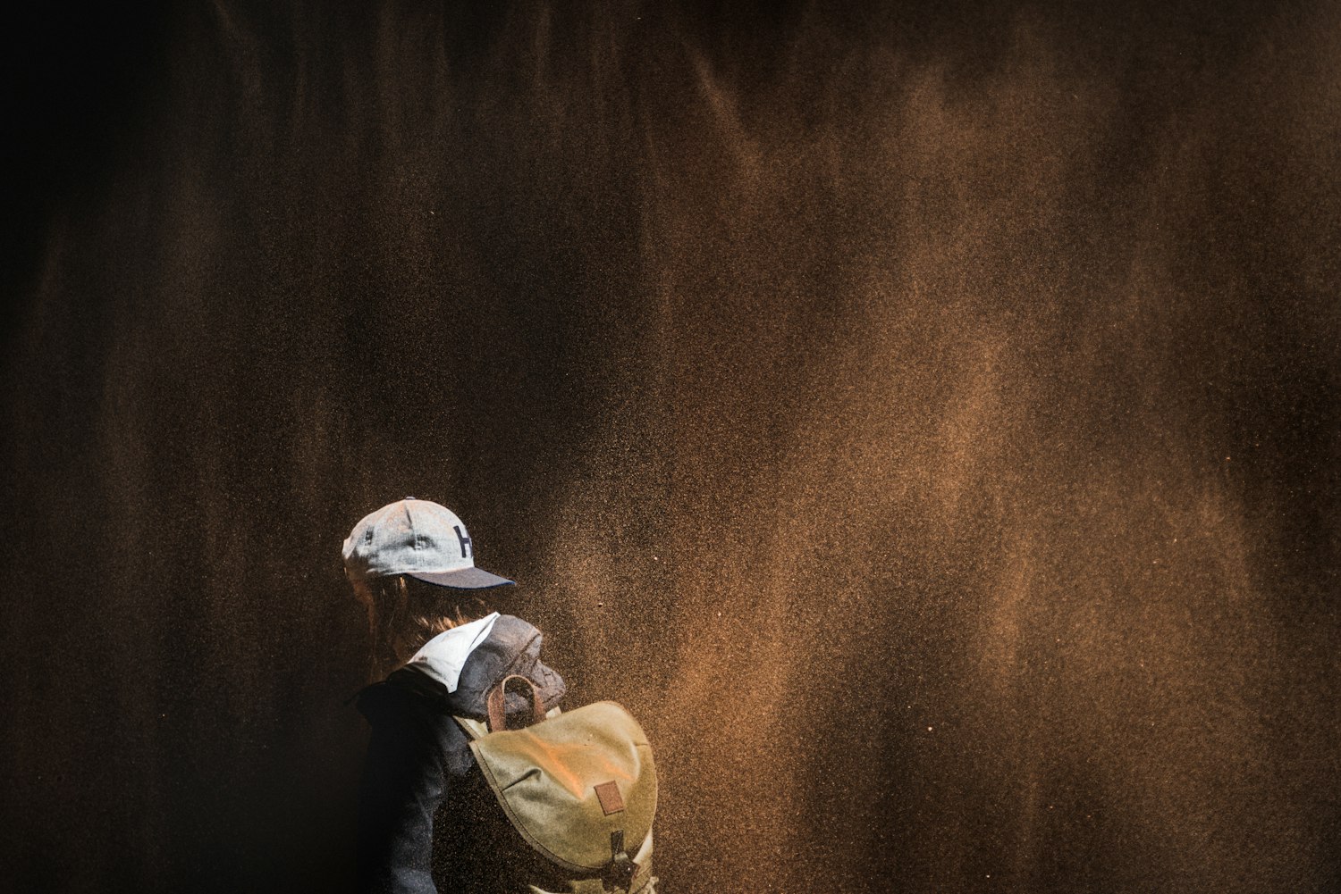 黑底动漫壁纸，探索风格魅力与艺术价值之旅
