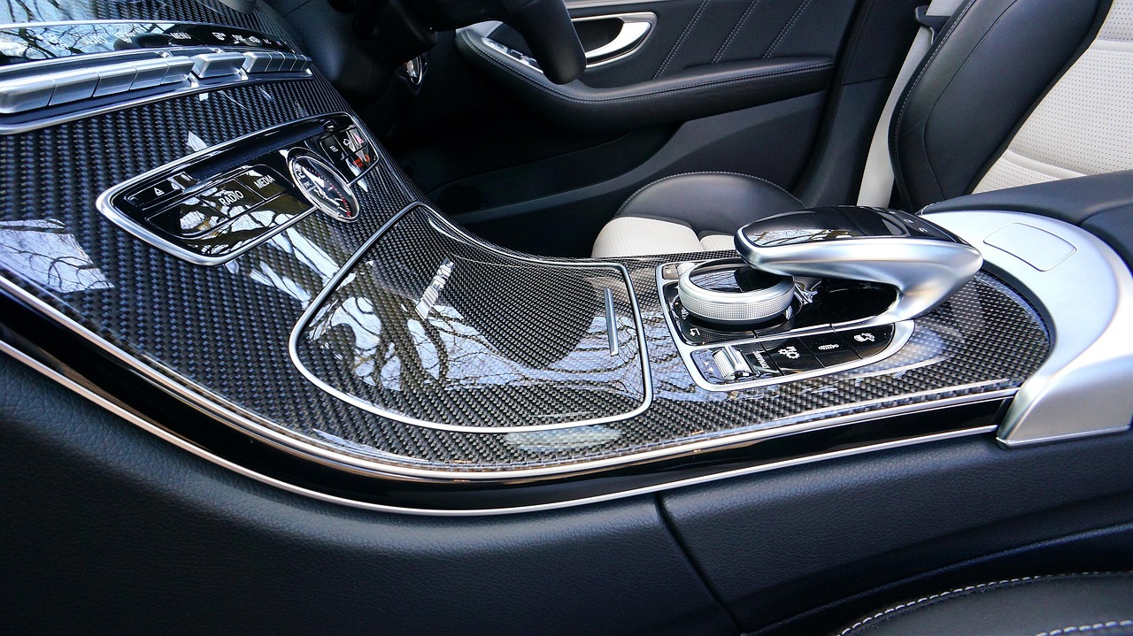 奔驰E300最新款，精工细琢的现代豪华轿车典范亮相！