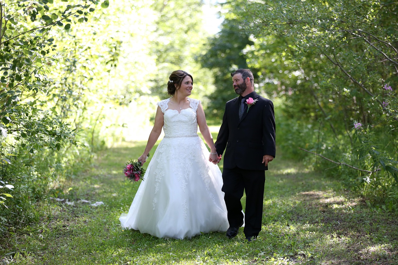 揭秘演员罗刚与现任老婆的爱情故事，幸福人生的背后！