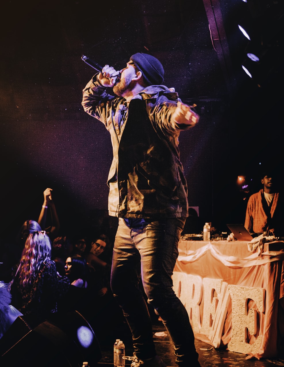 蓝盈莹近期动态，舞台之外的光芒绽放