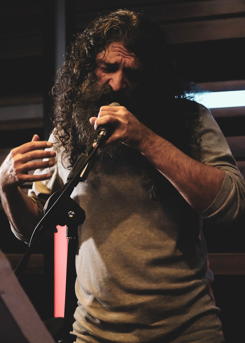 电影院里的情感交融，视听盛宴中的爱与情愫